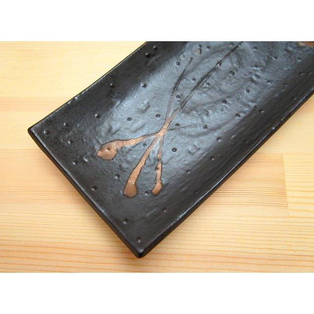 美濃焼 日本製 茶金散らし砂目焼き物皿 和食器 長皿 長角皿 焼き物皿 さんま皿 サンマ さんま 秋刀魚 刺身 寿司 オードブル 黒 金 ブラック |  | 02