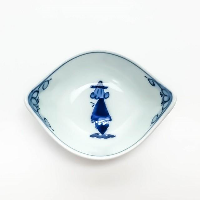 有田焼 青花 絵変り 舟型小付 後姿 S-12-153 ミニ小鉢 変形ミニ小鉢 染付ミニ小鉢 絵変わりミニ小鉢 手描き | 