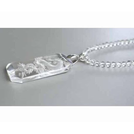 すぐに使える10％OFFクーポン】水晶彫刻「倶利伽羅龍王」ペンダント