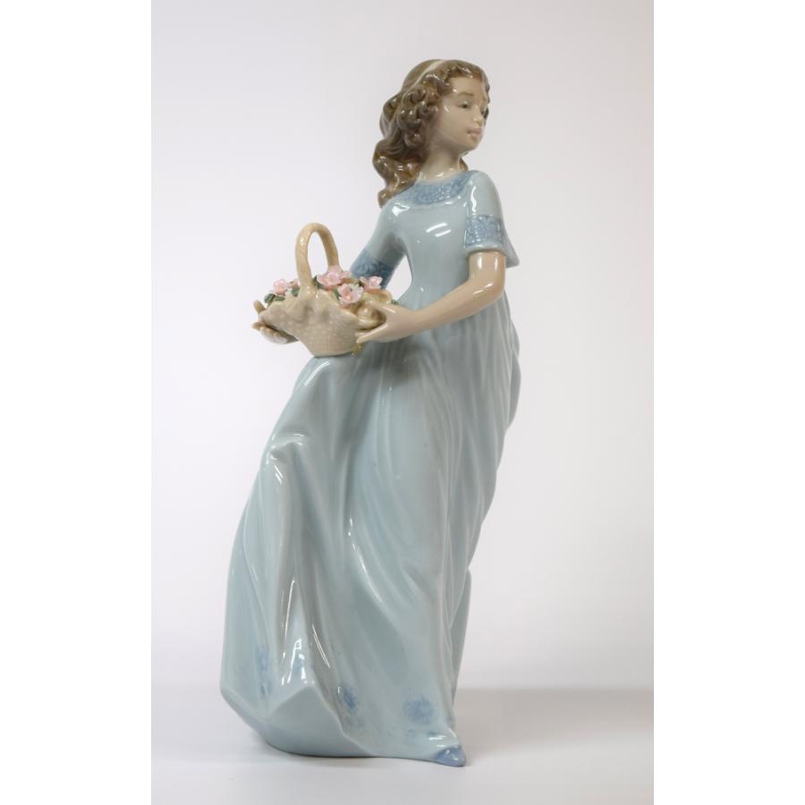 【新品近】リヤドロ LLADRO  「春のお庭にかえって」　箱付き 新品近】リヤドロ LLADRO 「春のお庭にかえって」 箱付き 【公式通販】