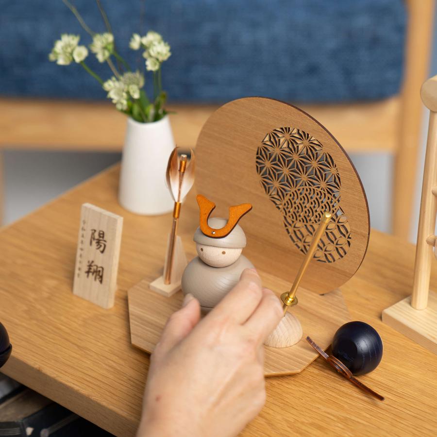 五月人形 コンパクト おしゃれ 兜 かわいい シンプル てづくり 木製 国産 天然木 モダン 5月人形 平飾り 鎧飾り ことの木製鎧 0519 |  | 07