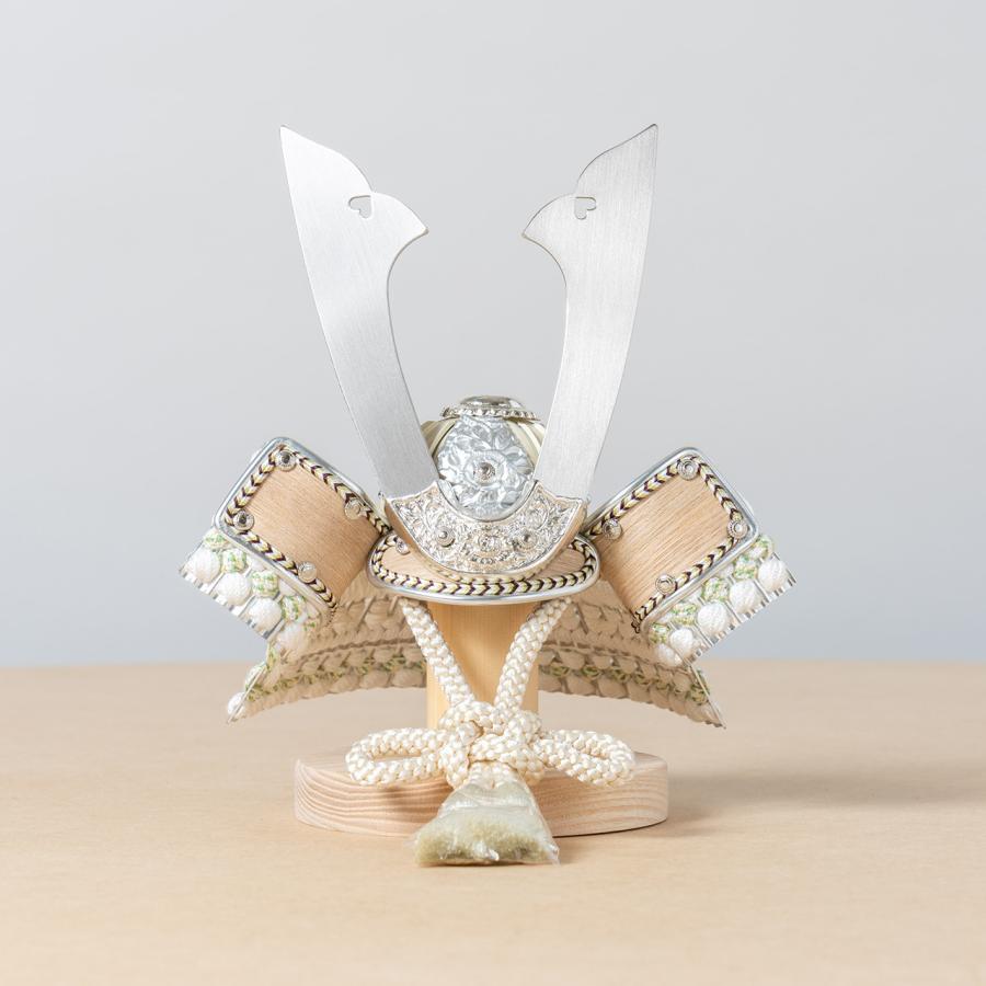 五月人形 兜。金属製 。レトロ。未使用。シルバー。シンプル