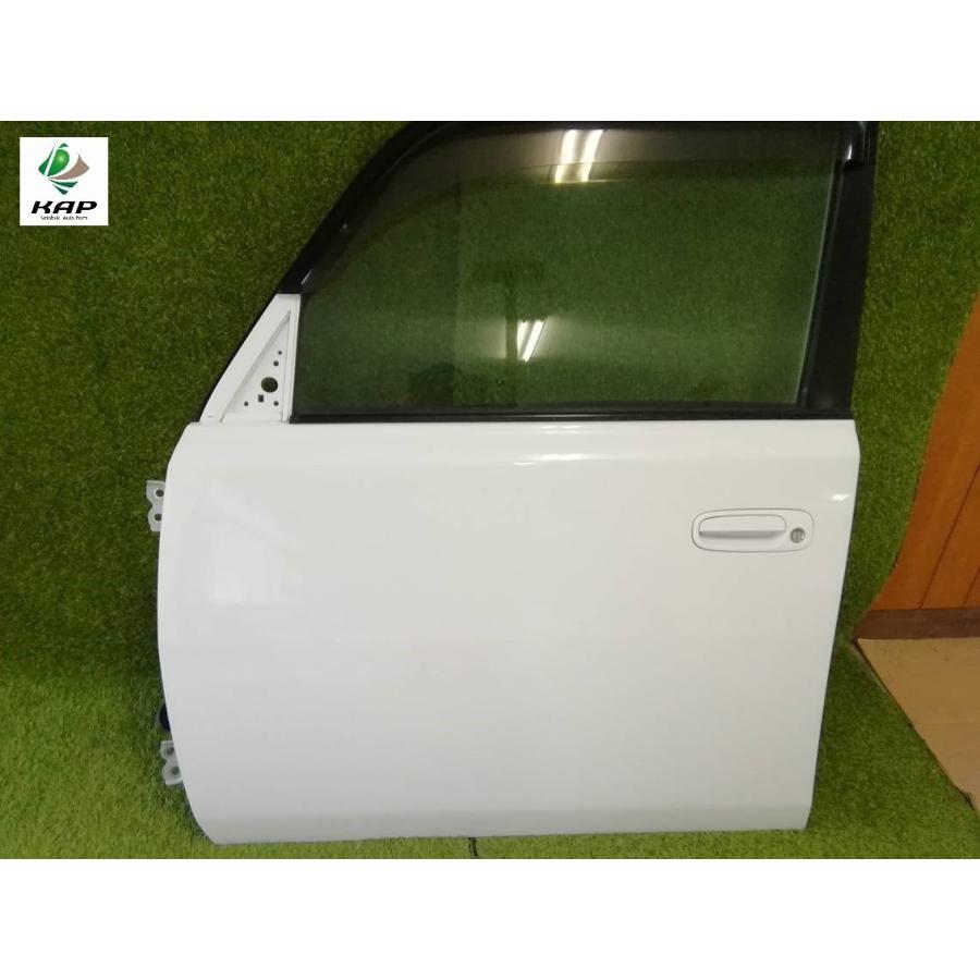 トヨタBBの右フロントドアホワイト フロントドア スピーカー付き トヨタBBの右フロントドアホワイト フロントドア スピーカー付き