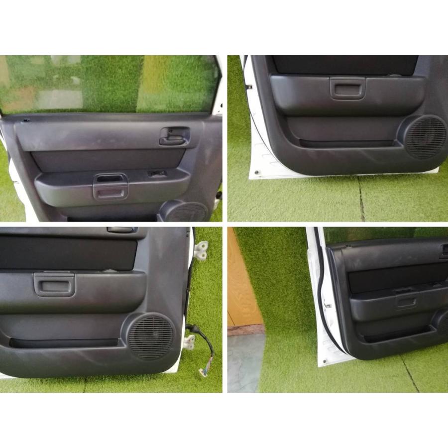 トヨタBBの右フロントドアホワイト フロントドア スピーカー付き トヨタBBの右フロントドアホワイト フロントドア スピーカー付き