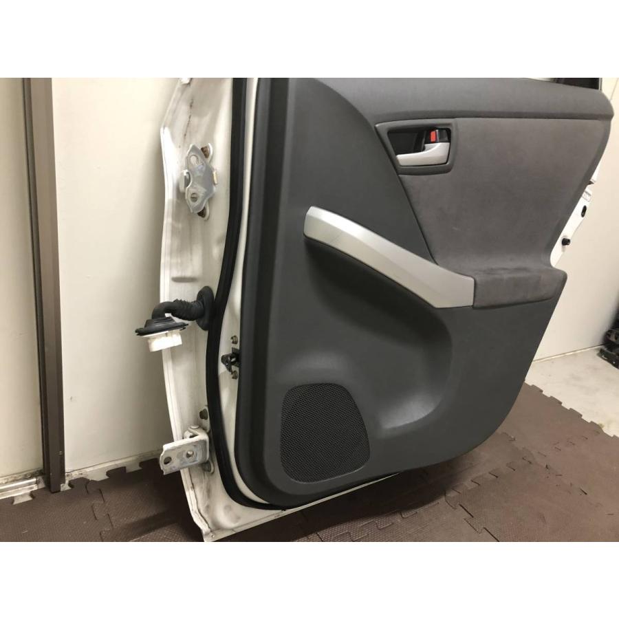 トヨタ☆プリウス ZVW30 純正 右リアドア ホワイト 【個人宅配送不可
