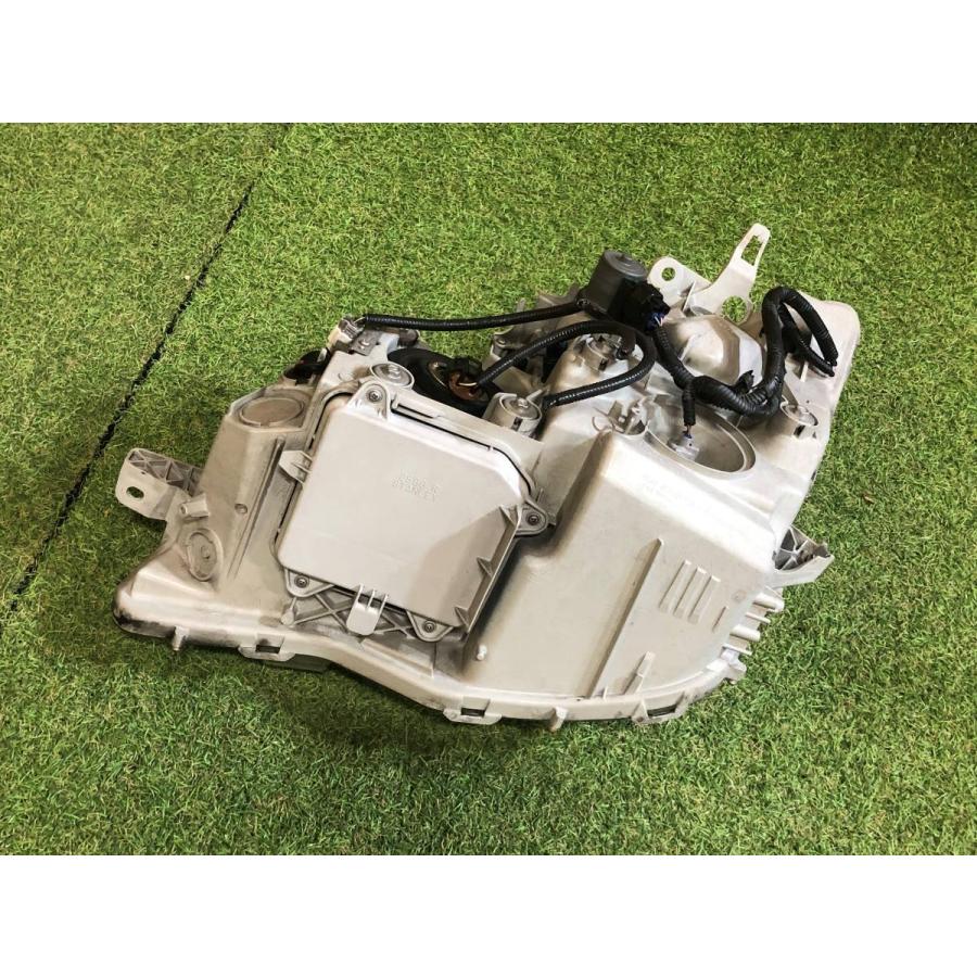トヨタ☆クラウン ロイヤル GRS180 純正 HID 右ヘッドライト STANLEY