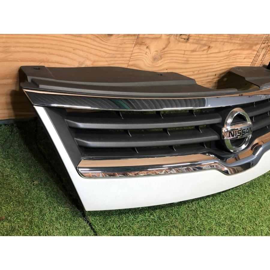 日産☆セレナ C25 純正 フロントグリル ホワイトパール／QX1 62310