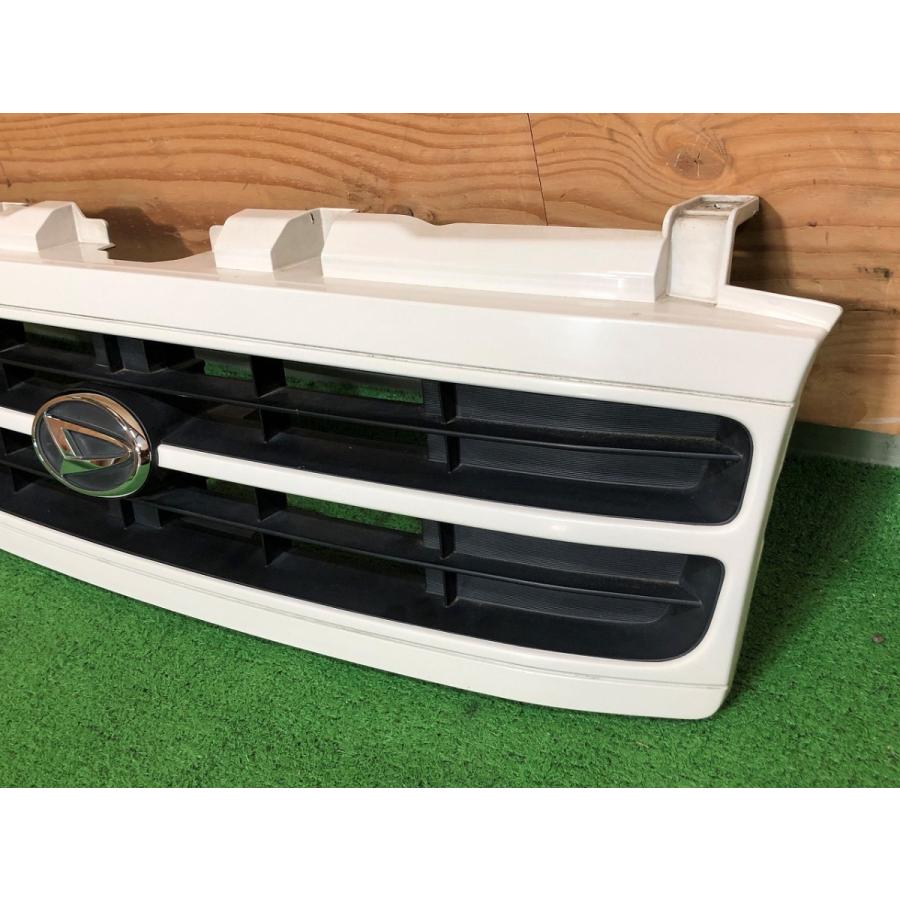 ダイハツ☆アトレー7 S221G 純正 フロントグリル ホワイト／056 53111