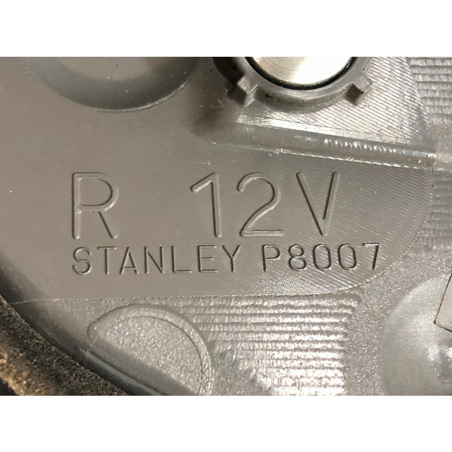 トヨタ☆プリウス ZVW30 純正 右テールライト STANLEY P8007/47-37