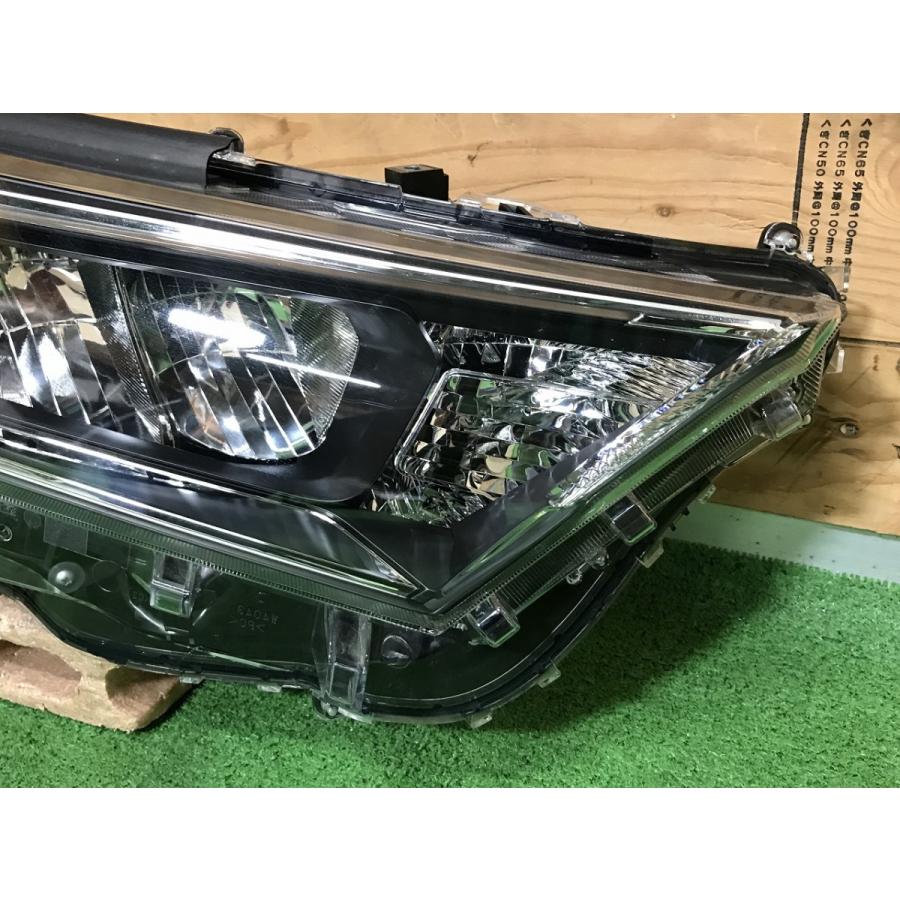 トヨタ☆RAV4 MXAA52／MXAA54 MXAH52／MXAH54 純正 右ヘッドライト