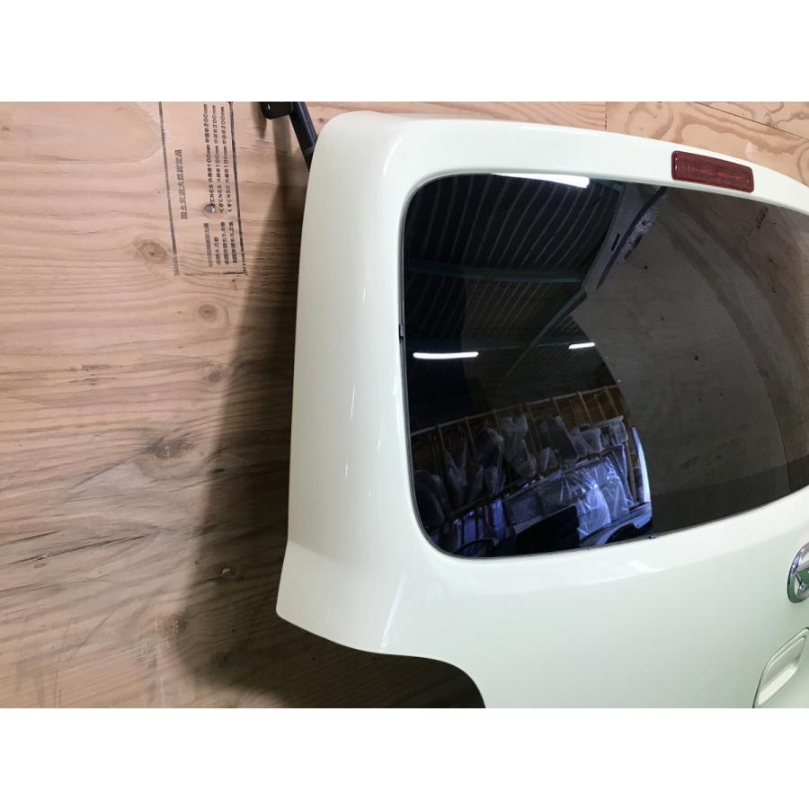 ダイハツ　ミライース　LA300S　右リアドア　中古品　補修済　サーフェイサー仕上げ　色　T19　コットンアイボリー　品番67003-B2191 ダイハツ☆ミライース LA300S 右フロントドア コットンアイボリー／T19