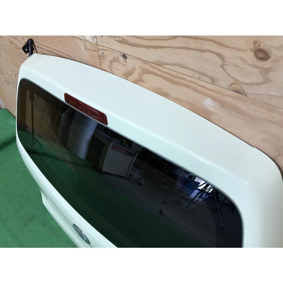 ダイハツ　ミライース　LA300S　右リアドア　中古品　補修済　サーフェイサー仕上げ　色　T19　コットンアイボリー　品番67003-B2191 ダイハツ☆ミライース LA300S 右フロントドア コットンアイボリー／T19