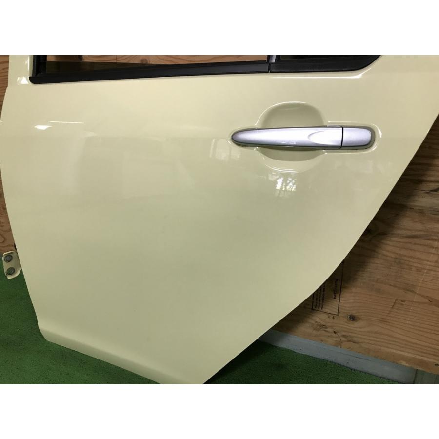ダイハツ☆ミライース LA300S 左リアドア コットンアイボリー／T19