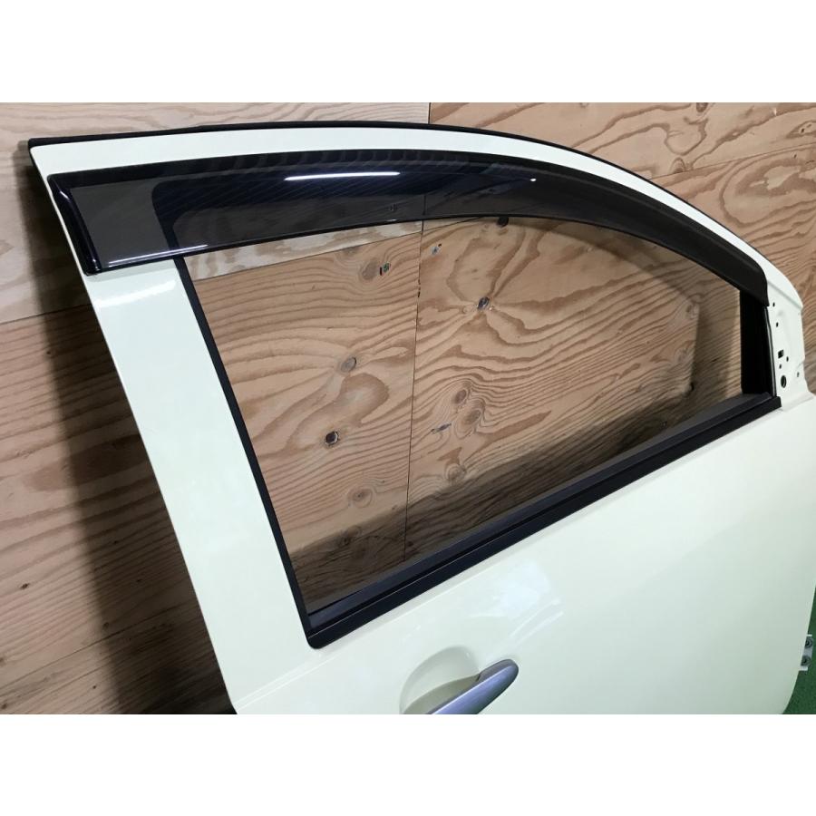 ダイハツ　ミライース　LA300S　右リアドア　中古品　補修済　サーフェイサー仕上げ　色　T19　コットンアイボリー　品番67003-B2191 ダイハツ☆ミライース LA300S 右フロントドア コットンアイボリー／T19