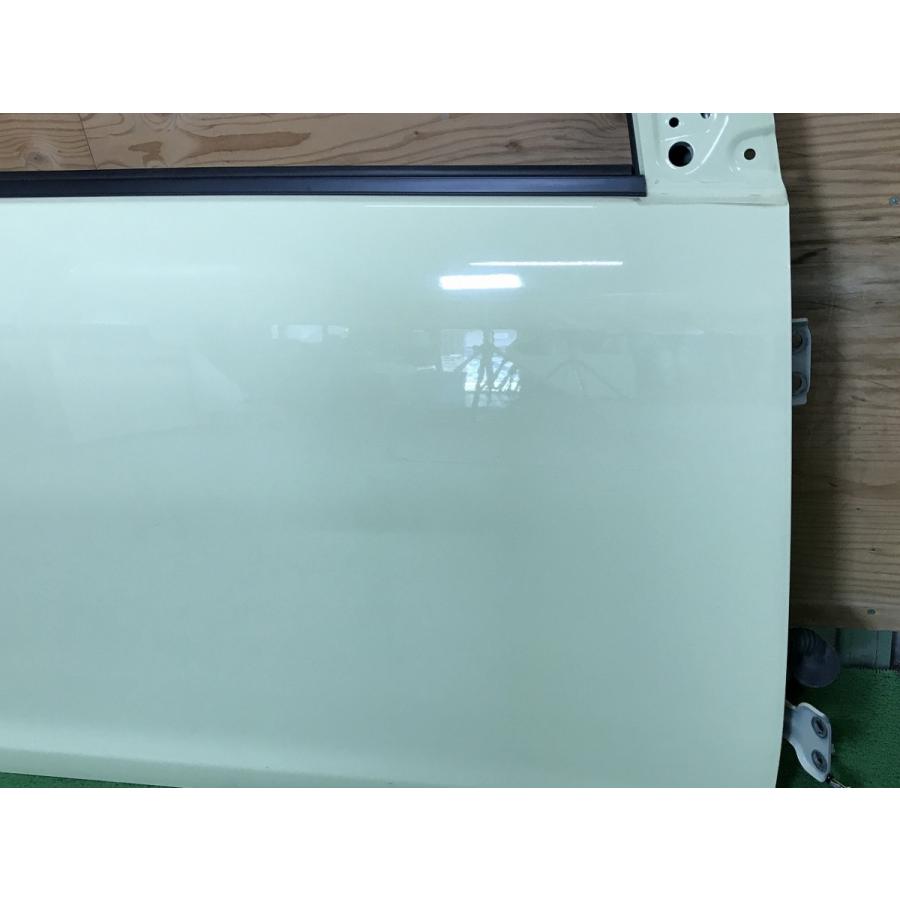 ダイハツ☆ミライース LA300S 右フロントドア コットンアイボリー／T19