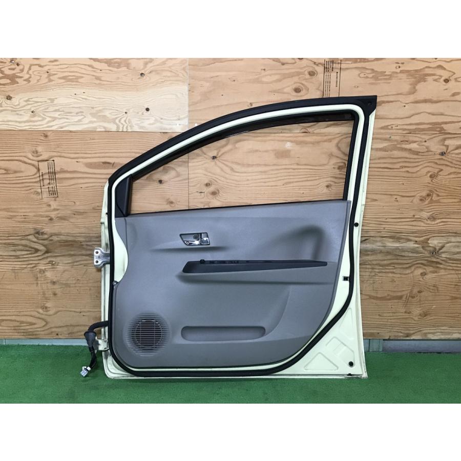 ダイハツ　ミライース　LA300S　右リアドア　中古品　補修済　サーフェイサー仕上げ　色　T19　コットンアイボリー　品番67003-B2191 ダイハツ☆ミライース LA300S 右フロントドア コットンアイボリー／T19