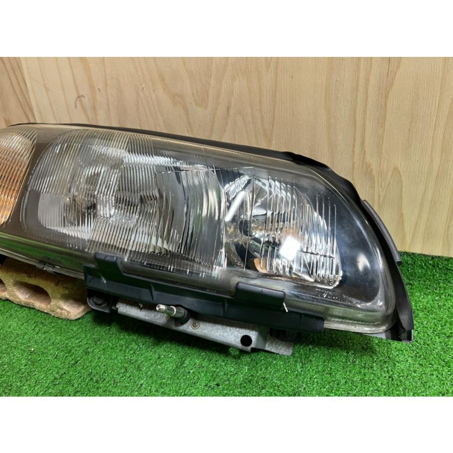 ☆ボルボ V70☆ 純正 右ヘッドライト ハロゲン HCHR-28 8693550