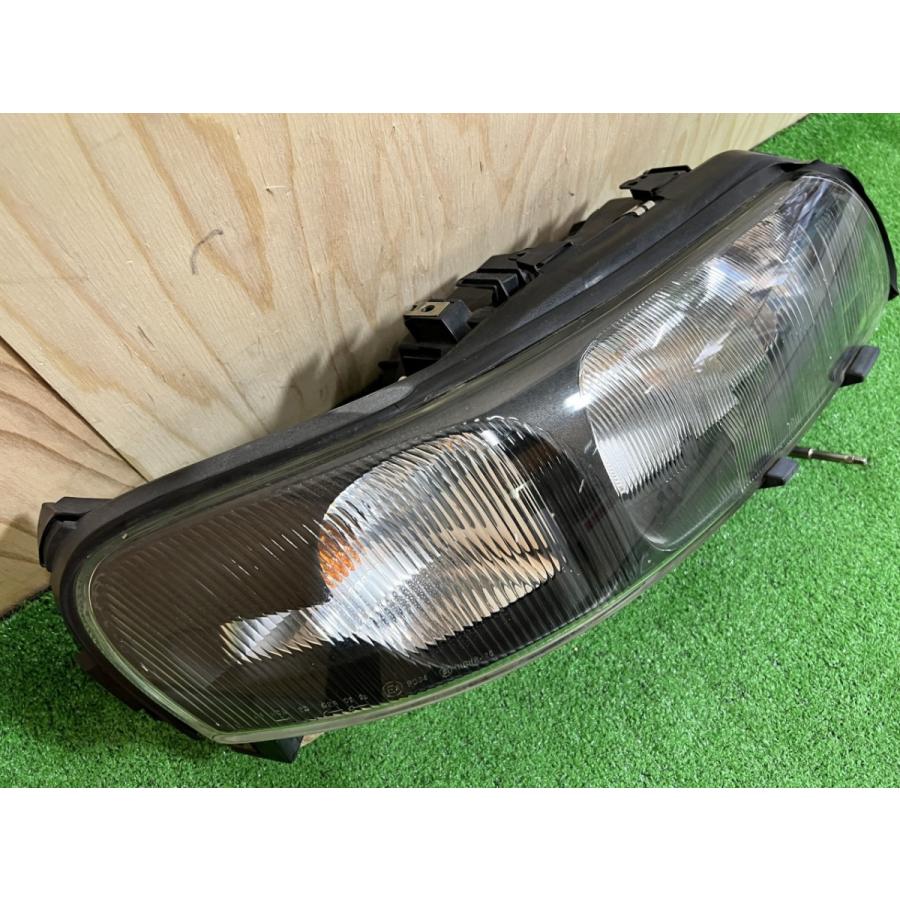 ☆ボルボ V70☆ 純正 右ヘッドライト ハロゲン HCHR-28 8693550