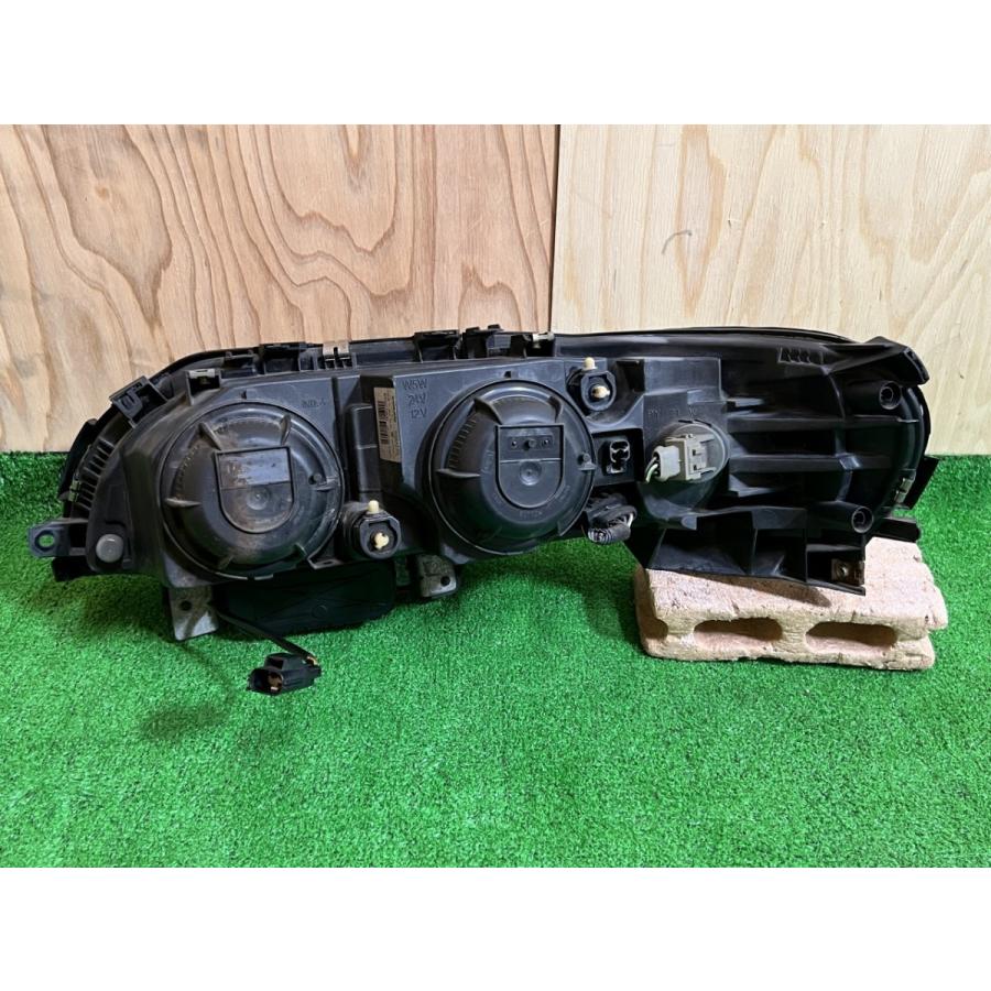 ☆ボルボ V70☆ 純正 右ヘッドライト ハロゲン HCHR-28 8693550