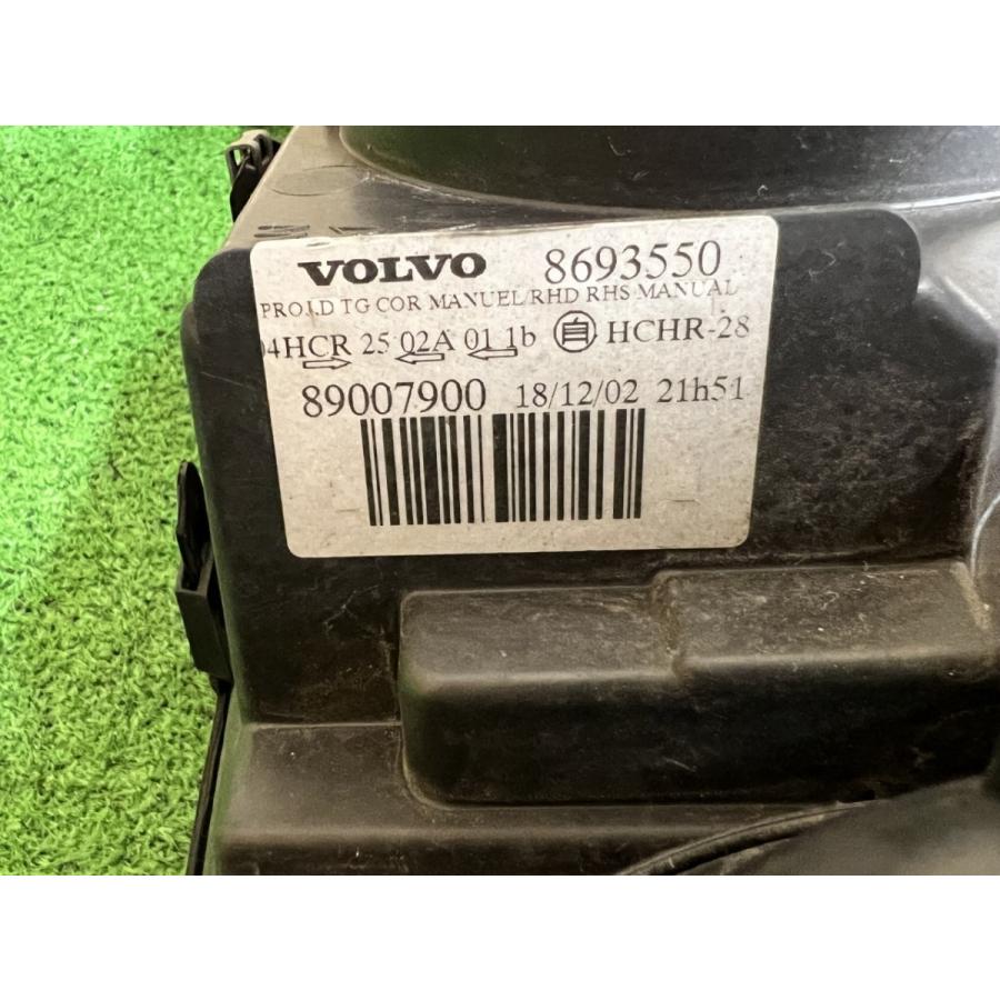 ☆ボルボ V70☆ 純正 右ヘッドライト ハロゲン HCHR-28 8693550