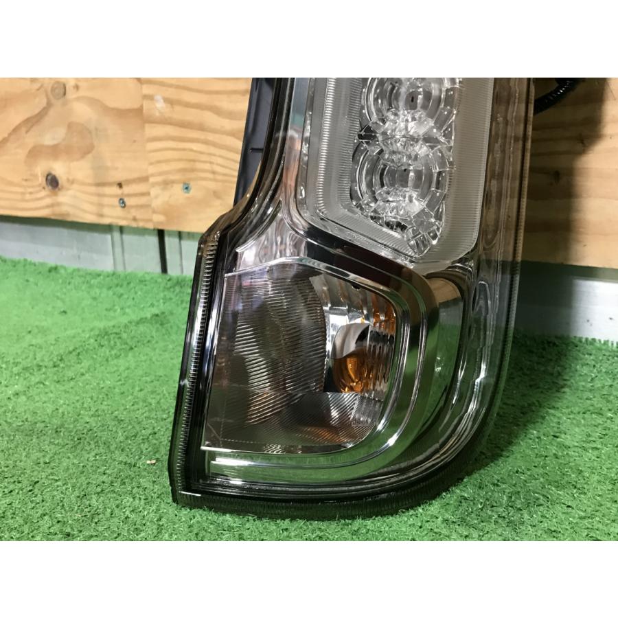 スズキ☆スペーシア カスタム MK32S 純正 右 テールライト KOITO 220