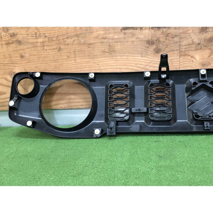 【純正】ジムニー　JB64W グリル スズキ☆ジムニー JB64W 純正 フロントグリル 72111-78R0 素地
