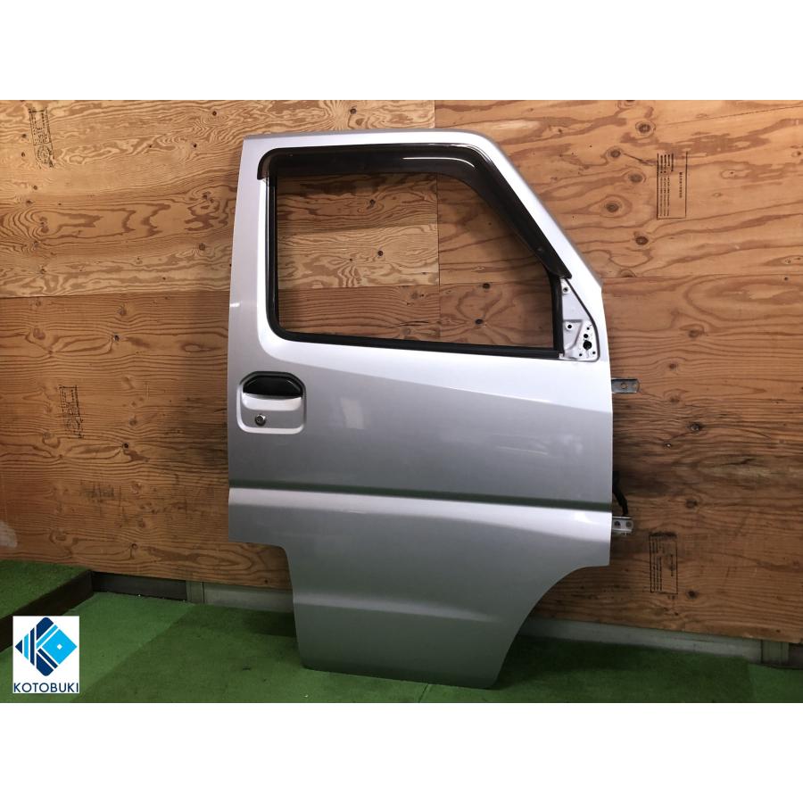 日産☆クリッパー U71V 右フロントドア クールシルバーメタリック／A31