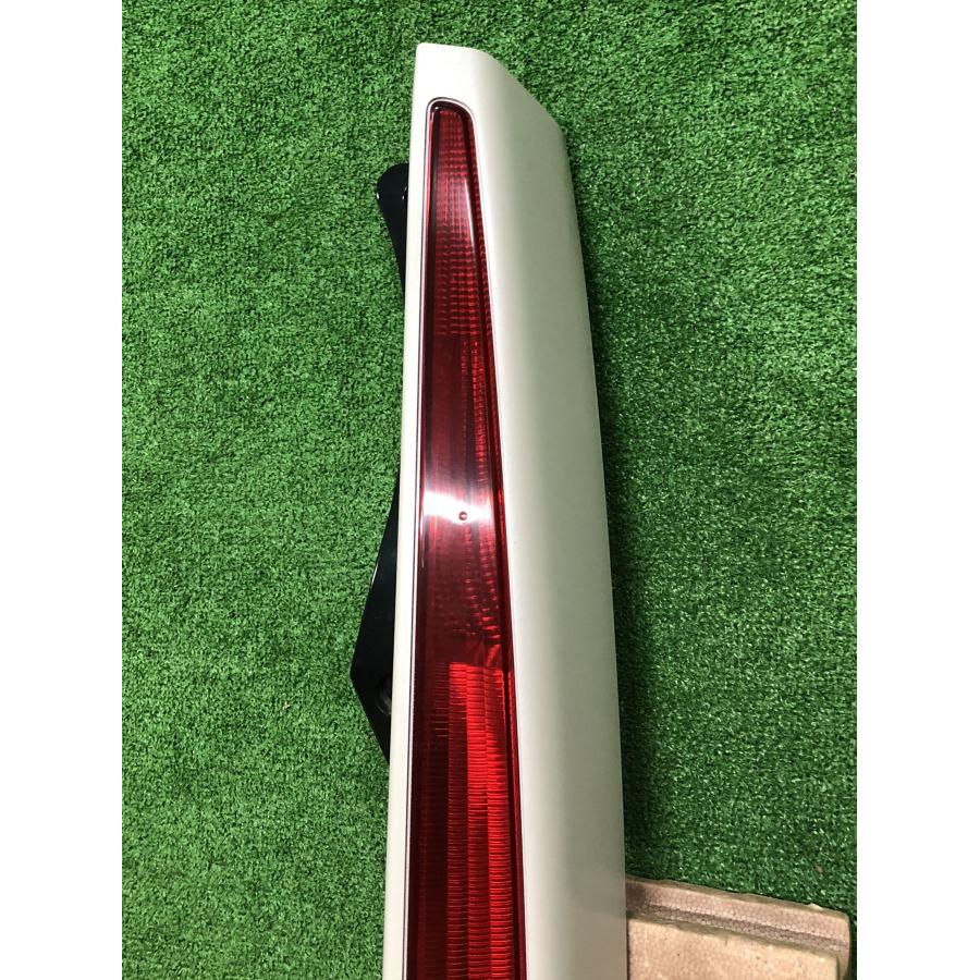 ダイハツ☆ムーヴ カスタム L175S 純正 右テールライト ICHIKOH D050