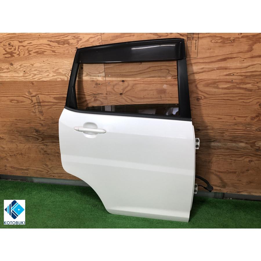 ダイハツ DAIHATSU ムーヴ リアドア 右 L175S ダイハツ☆ムーヴ カスタム L175S 右リアドア パールホワイトIII／W24