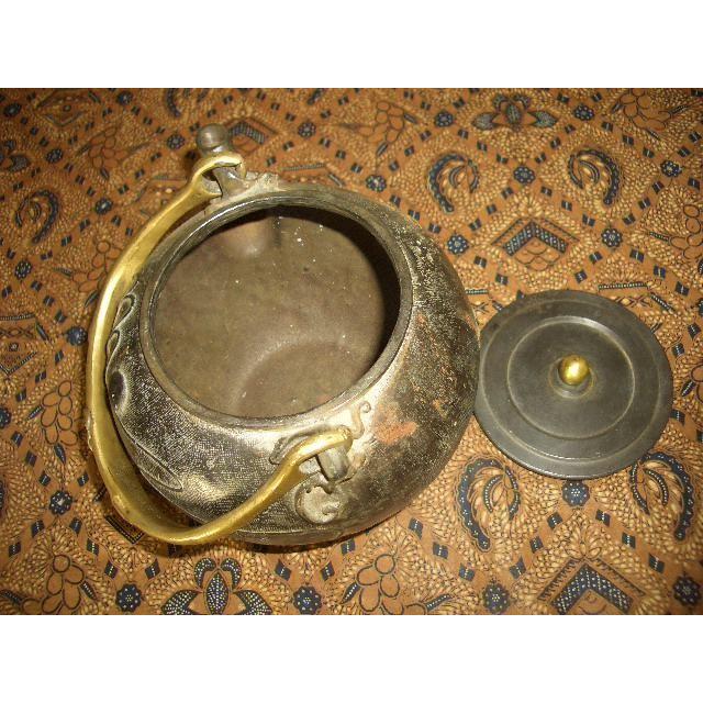 鉄製茶壺・鉄瓶（３４）