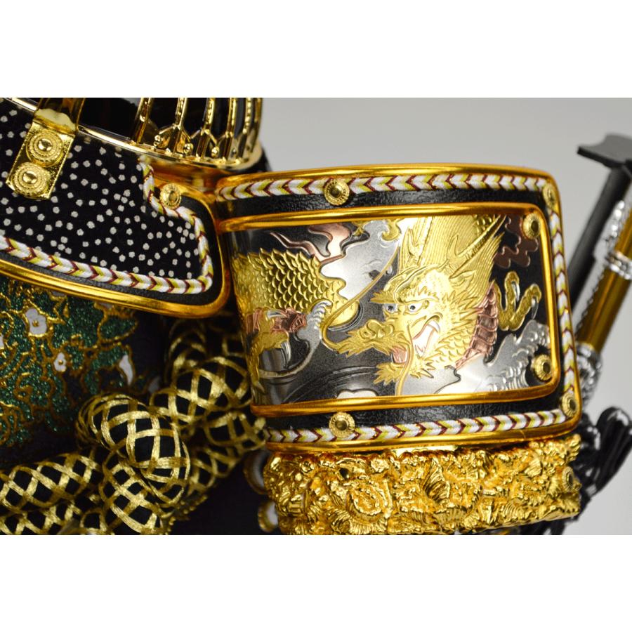 中古 武将兜ケース【北寿監修】金彫金伊達兜　※金彩青龍柄　※オルゴール写真立て・モーセン付き 【LW6529435750】(23232円)