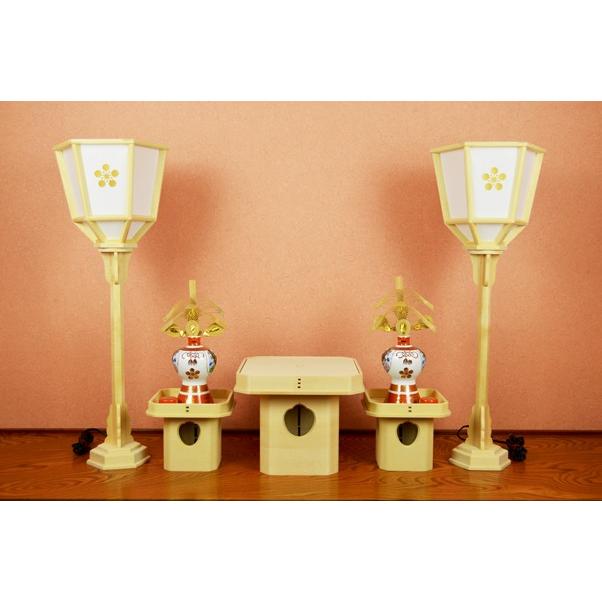 【天神様】白木道具セット（中）　雪洞：中　※PSE対応　檜（ひのき）三宝：九寸・六寸×２個　榊壷（蓋付き）・竹製榊付き