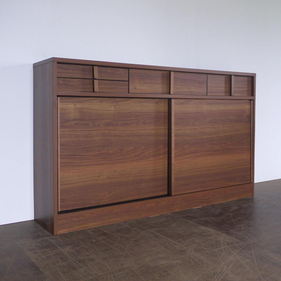 引き戸の付いたコンパクトなカウンター下収納 150 / クラシカルなデザインのキッチン周り収納 / 台所用品を片付ける引き出し家具 / 幅150cm / 日本製 / Love Me