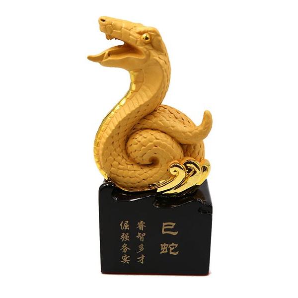 巳年の置き物　金運・幸運を呼び込むには必需品　金の小判に金のへび益々あやかりたい 517xdEKl9qL._AC_UF350,