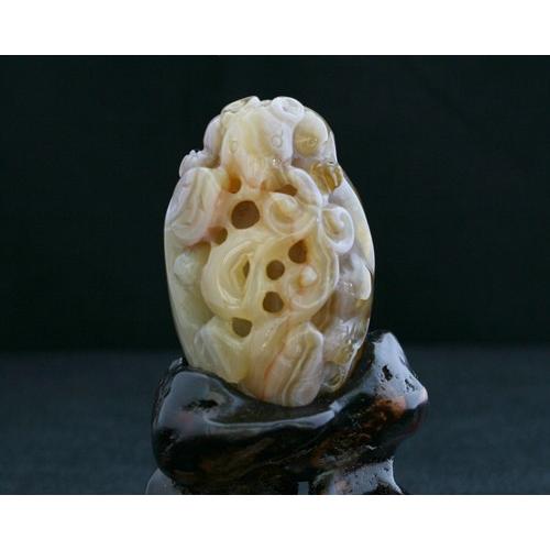 置物 瑪瑙 竹＆福鼠モチーフ 置物 開運 木台座付き 瑪瑙彫刻品 メノウ