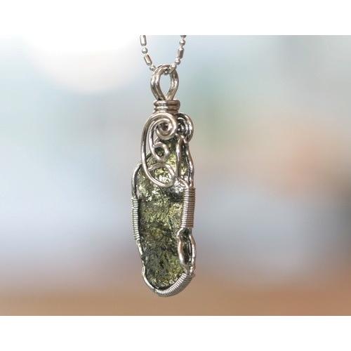 モルダバイト　ペンダント 動画】【1点もの】モルダバイト ラフロックタンブル ペンダント