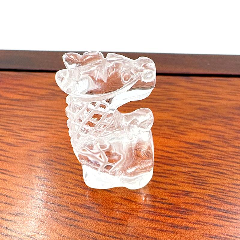 レインボーあり　龍彫り　水晶　置物　台座付き　天然石　パワーストーン レインボーあり 龍彫り 水晶 置物 台座付き 天然石 パワーストーン