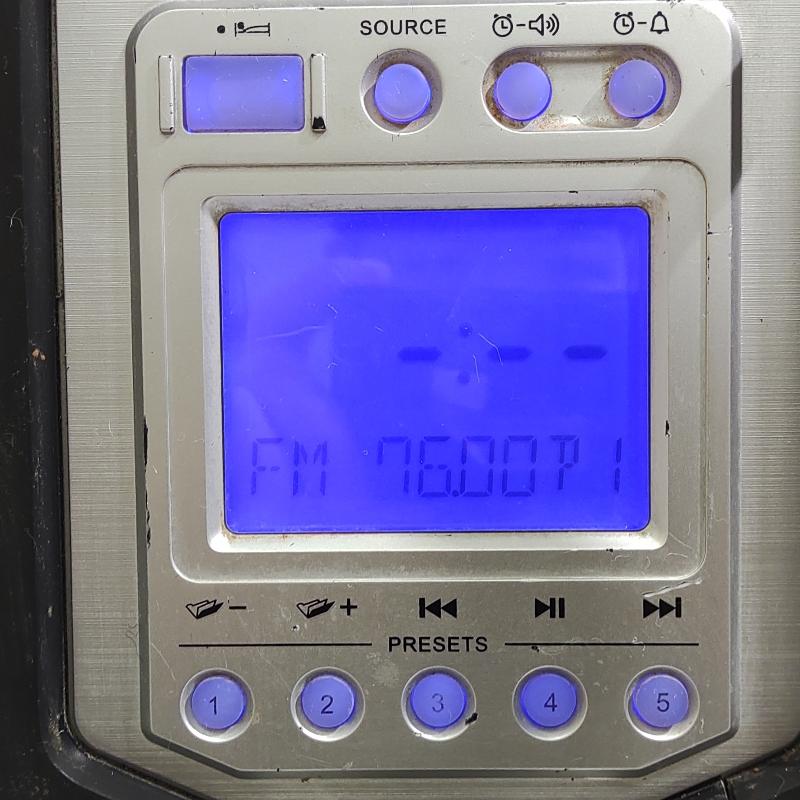 マキタ（makita） 中古品 ☆ 充電式ラジオ MR103 おまけ付き ☆ 送料3