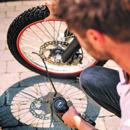 【12,000円・川口市】BOSCH UniversalPump 18V コードレスエアポンプ + 18Vスターターセット（バッテリー・充電器）箱付き ボッシュ UPUMP118HSET 18Vコードレスエアポンプ＋バッテリー充電器