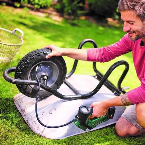 【12,000円・川口市】BOSCH UniversalPump 18V コードレスエアポンプ + 18Vスターターセット（バッテリー・充電器）箱付き ボッシュ UPUMP118HSET 18Vコードレスエアポンプ＋バッテリー充電器