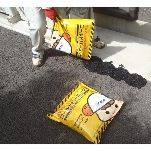 アスファルト３袋 東亜道路工業 補修用アスファルト混合物コールドパーミックス 20Kg