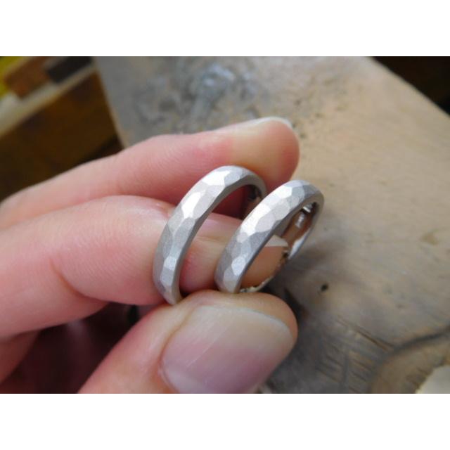 結婚指輪 純プラチナ 手作り 鍛造 pt1000 マリッジリング ペア 槌目 甲
