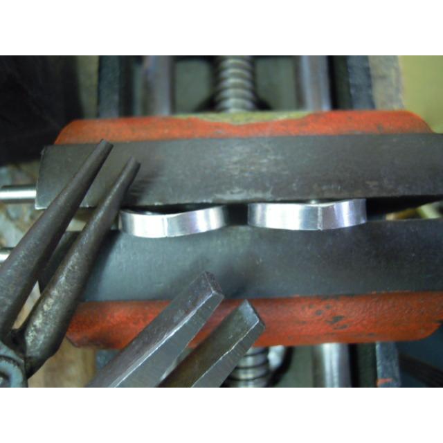 鍛造 結婚指輪 プラチナ pt900 マリッジリング v字 ウェーブ 結婚リング ペアリング 3mm メンズ 男性 槌目 レディース 女性 ダイヤ カラーダイヤ |  | 17