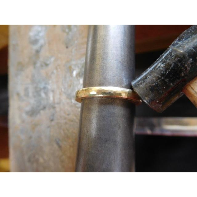 鍛造 結婚指輪 ゴールド 18k 18金 k18 マリッジリング ペア 結婚リング ペアリング 細め 甲丸 槌目 メンズ 2.5mm レディース 2mm くすみ加工