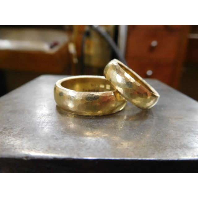 鍛造 結婚指輪 ゴールド 18k 18金 k18 マリッジリング ペア 結婚リング 槌目 太め 太い 甲丸 平甲丸 ペアリング メンズ 6.5mm レディース 4.5mm |  | 19