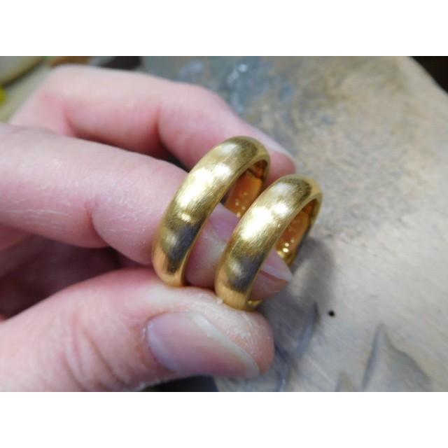 純金 結婚指輪 鍛造 ブランド 値段 安い 24k 24金 k24 マリッジリング ペア ペアリング 太い 太め 幅広 シンプル 甲丸 5mm 荒仕上げ 荒削り 彫金 デザイン