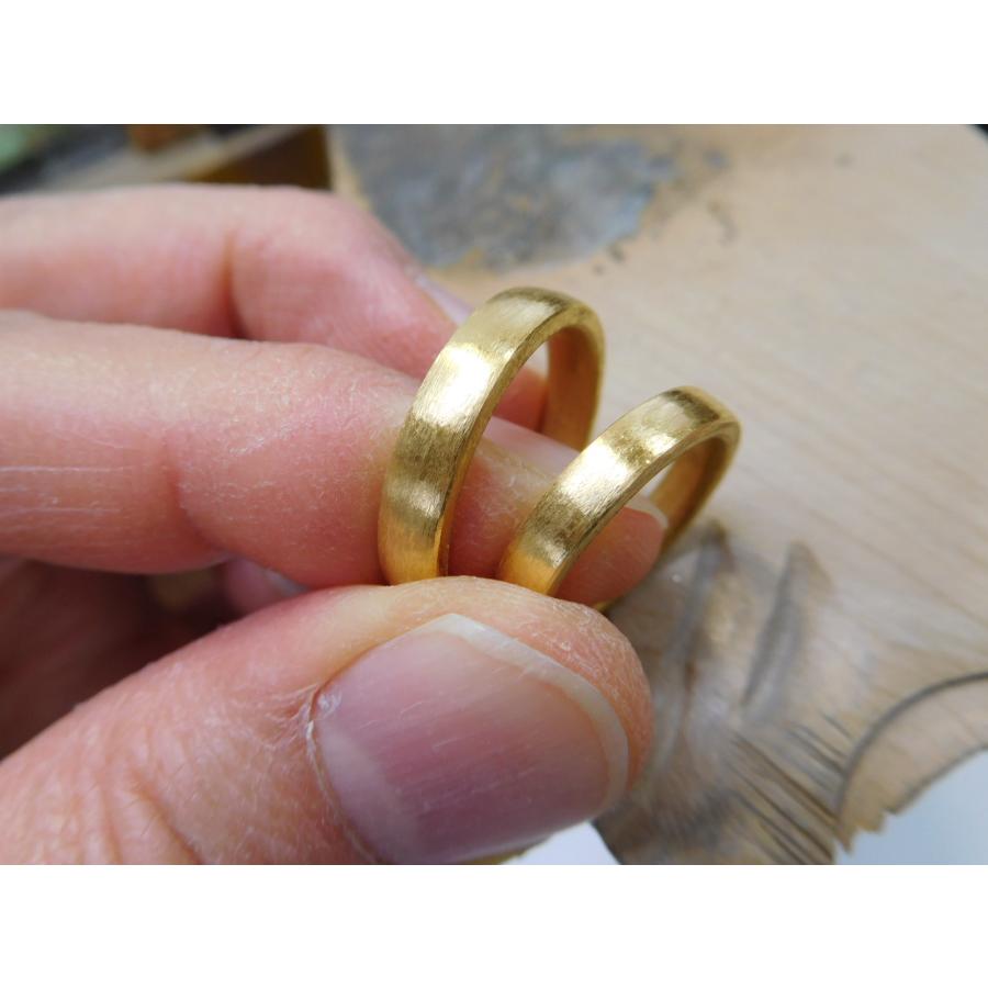純金 結婚指輪 鍛造 ブランド 値段 安い 24k 24金 k24 マリッジリング ペア ペアリング シンプル 平甲丸 荒仕上げ 男性 メンズ 4mm 女性 レディース 3.5mm |  | 04
