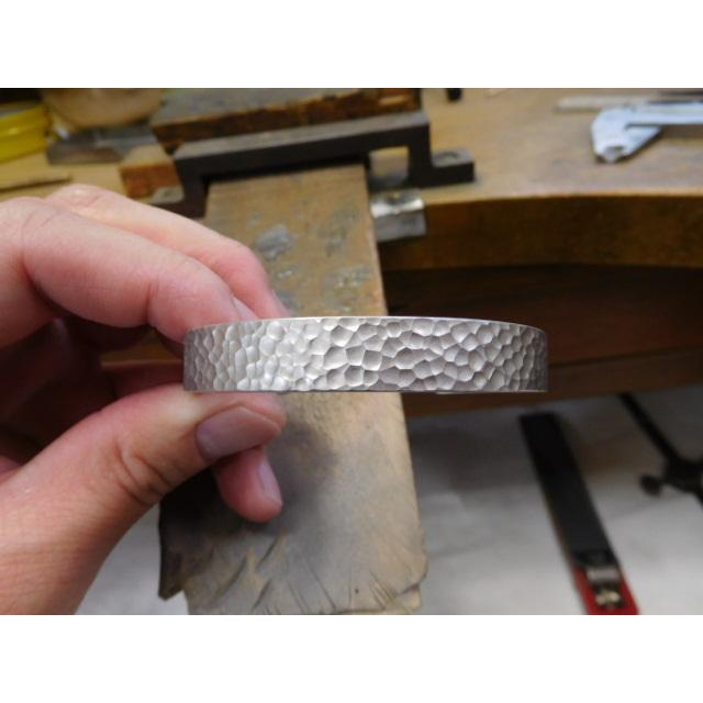 鍛造 バングル ブレスレット プラチナ pt900 太め 太い 槌目 槌目加工 槌目模様 10mm つや消し マット デザイン メンズ レディース |  | 07