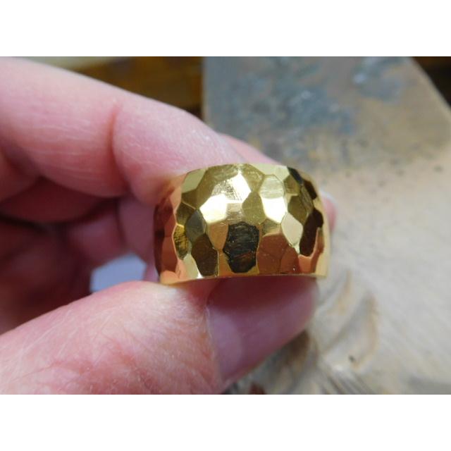 純金 指輪 リング 鍛造 ブランド 値段 安い 24k 24金 k24 太め 太い 甲丸 平甲丸 13mm 槌目 槌目加工 槌目模様 光沢 鏡面 おしゃれ デザイン メンズ レディース |  | 04