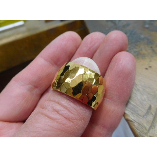純金 指輪 リング 鍛造 ブランド 値段 安い 24k 24金 k24 太め 太い 甲丸 平甲丸 13mm 槌目 槌目加工 槌目模様 光沢 鏡面 おしゃれ デザイン メンズ レディース |  | 07